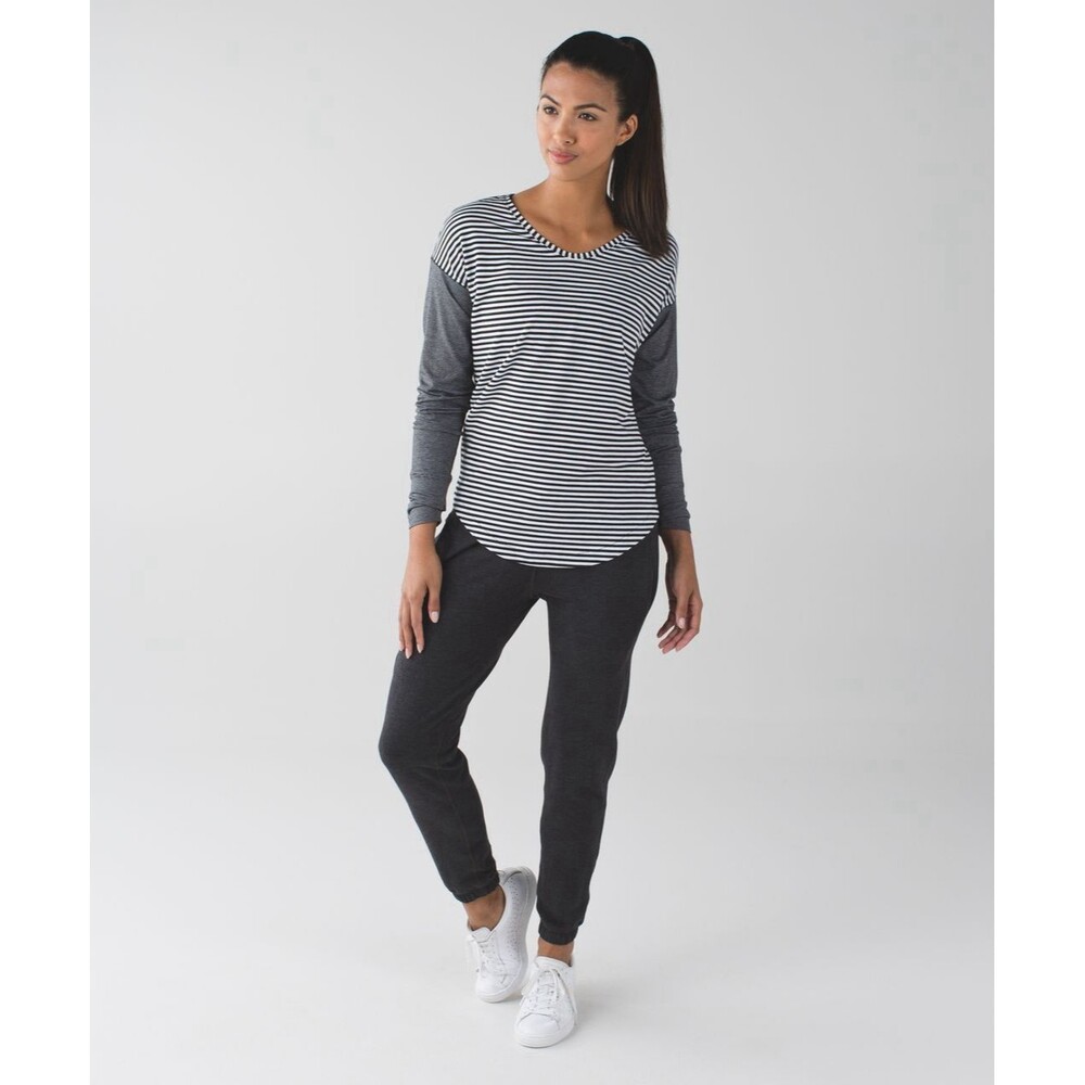 Lululemon Weekend Long Sleeve Shirt Womens Size 10 Black White Stripe Thumbholes